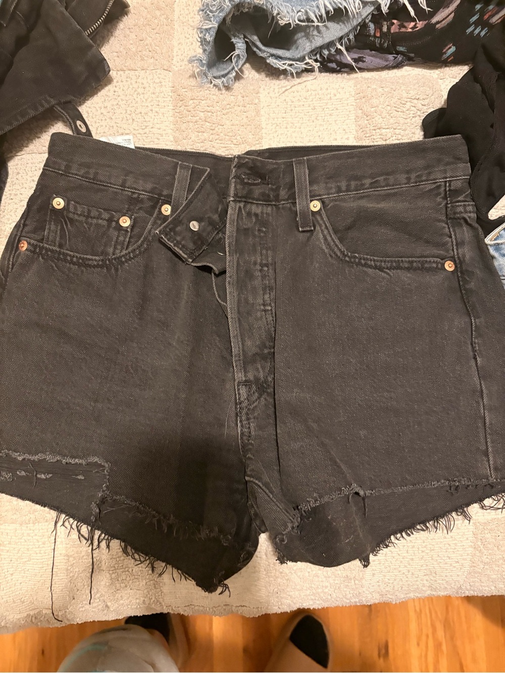 Black Washed Levi shorts - Picture 1 of 3